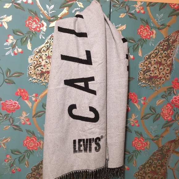 Levi’s scarf - Picture 2 of 3